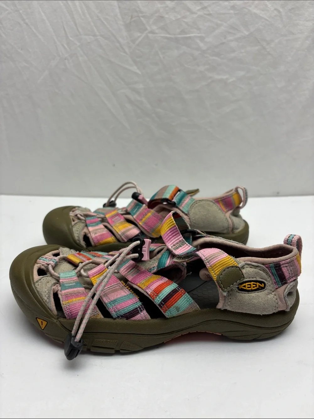 Keen Multicolor Strappy Outdoor Sandals for little girl SZ 3, box 55